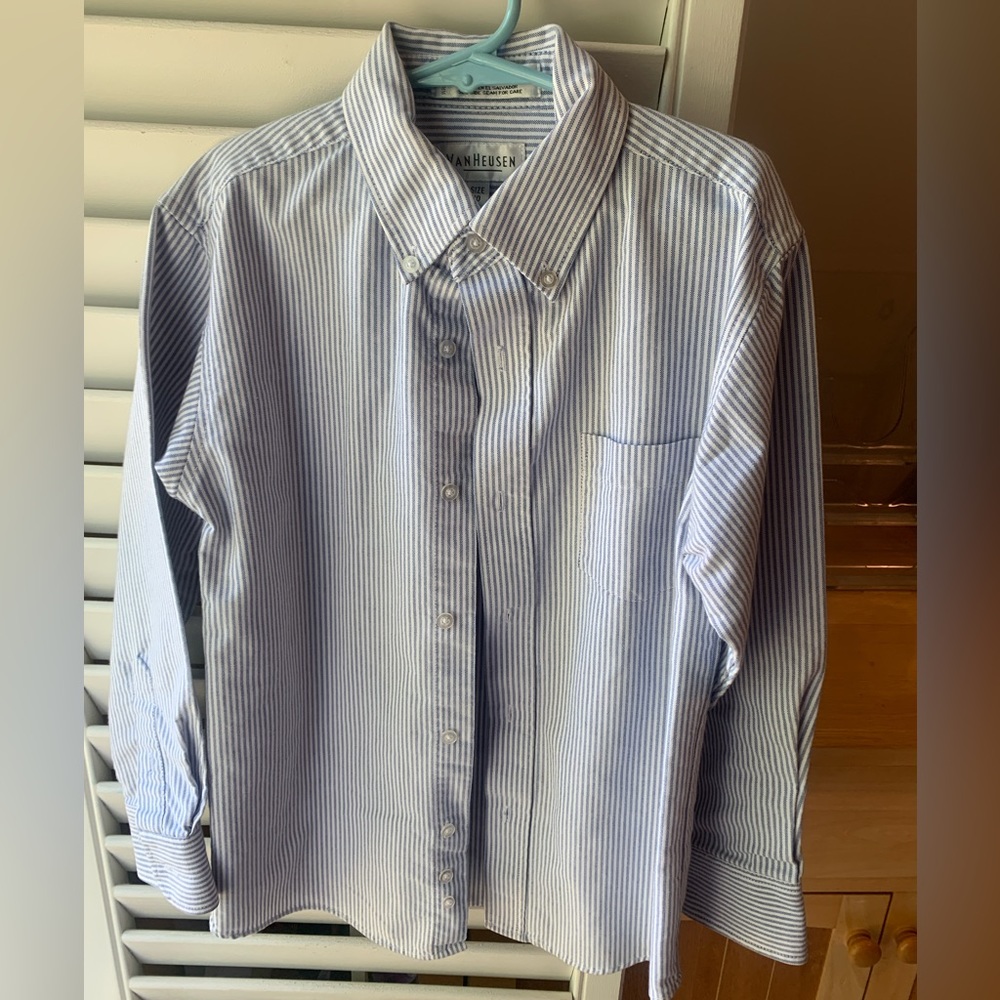 Van Heusen boys size 10 blue & white stripe button down shirt